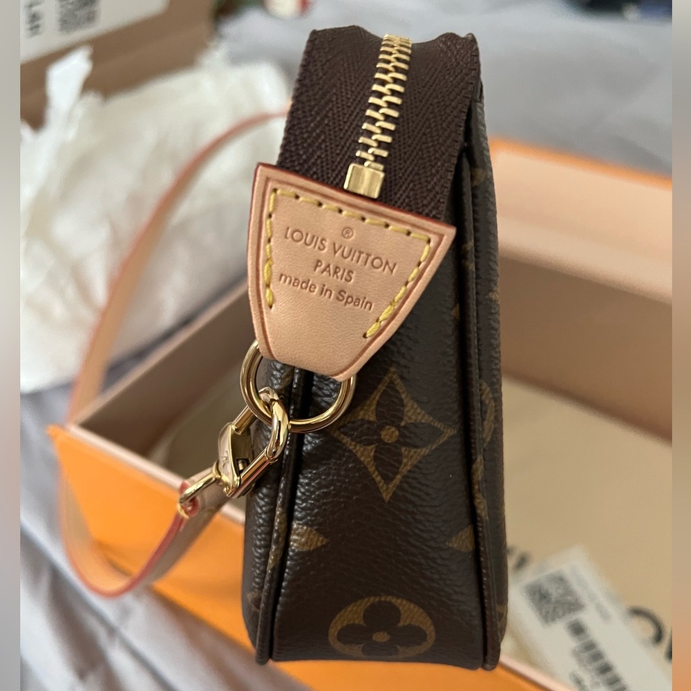LOUIS VUITTON POCHETTE ACCESSOIRE NM - Picture 9 of 14